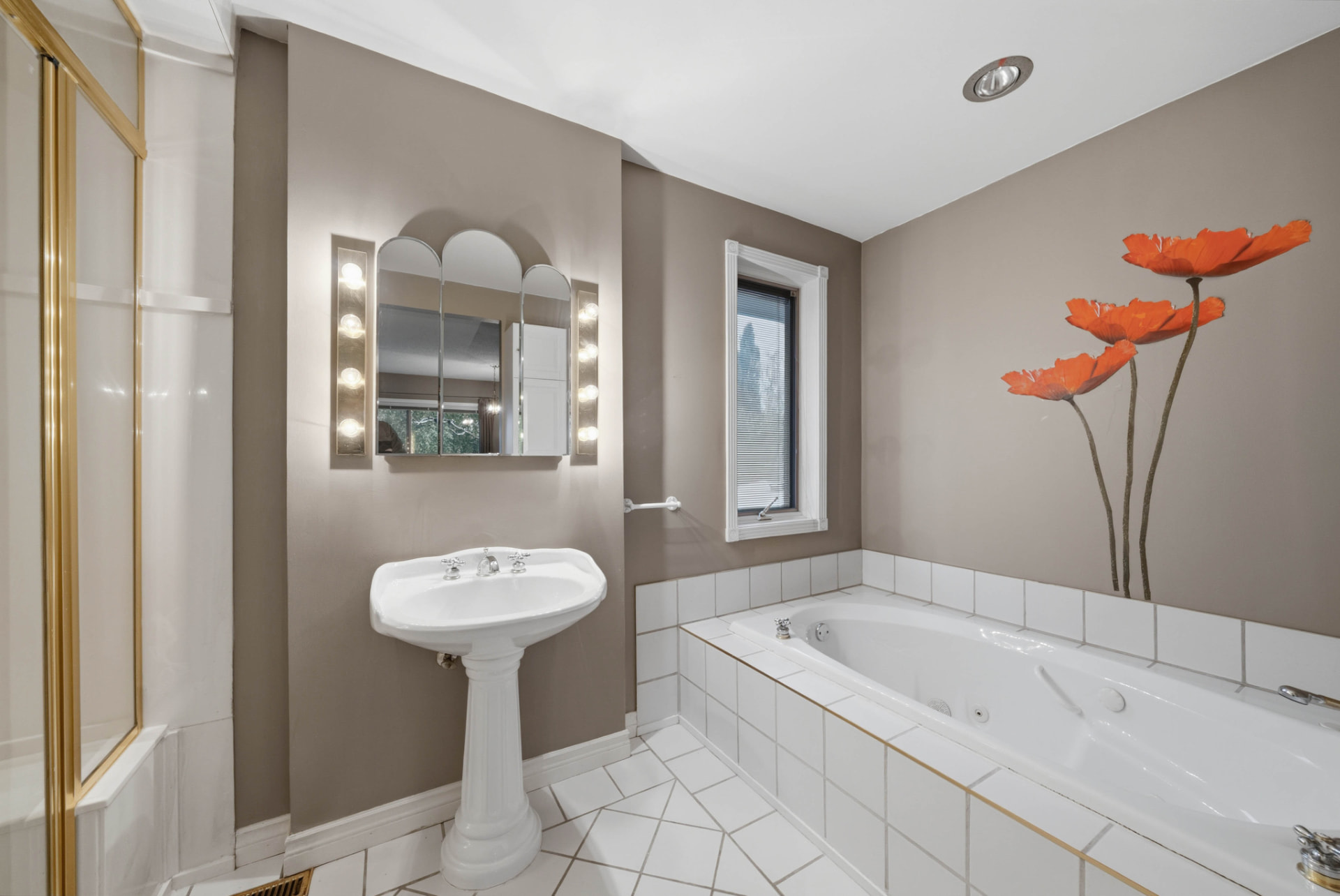 Soaking Tub & Poppy Mural