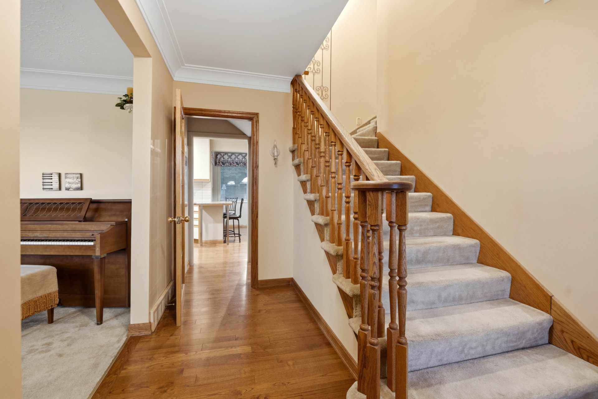 Entry & Oak Staircase